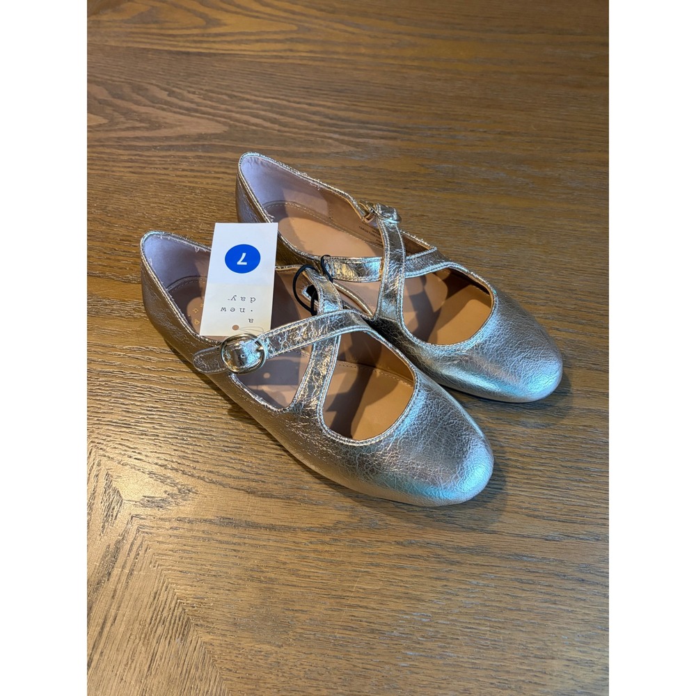 A New Day Womens Gold Metallic Crisscross Buckle Mary Jane Flats Size 7 New